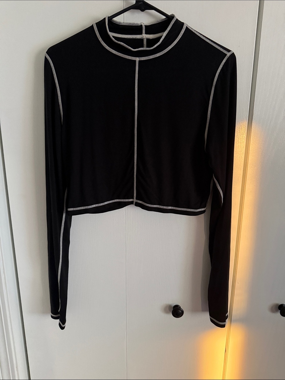 BuffBunny Black Long-Sleeve Contrast Stitch Crop Top Sz XL with Thumb holes